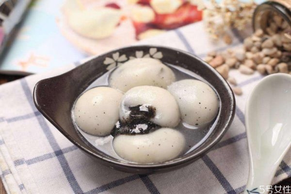 湯圓是什么做的呢 湯圓有什么營養(yǎng)價值呢 湯圓是什么做的呢 湯圓有什么營養(yǎng)價值呢