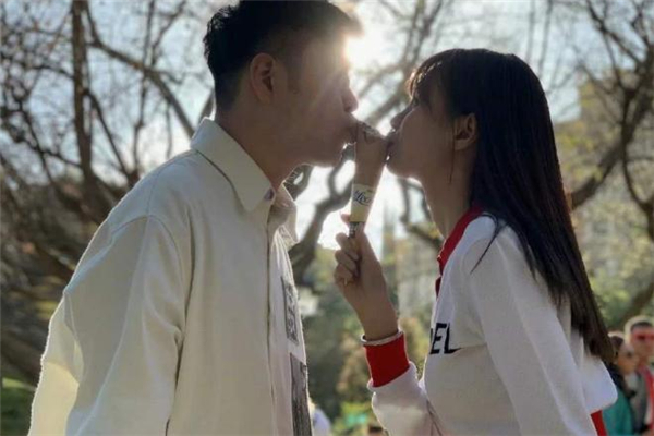 結婚了該不該和前任聯(lián)系 結婚后該不該刪除前任