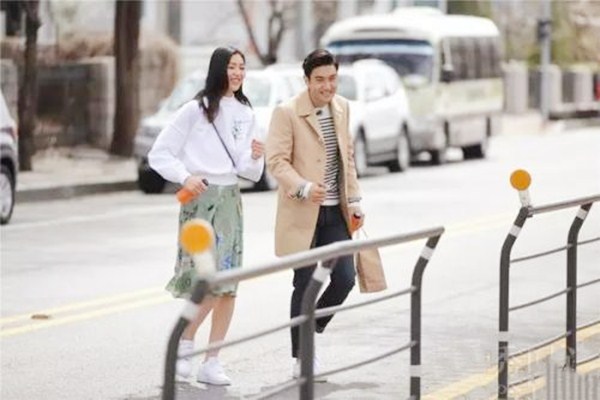 白色衛(wèi)衣怎么搭配好看 黑色衛(wèi)衣配什么褲子腿細(xì) 白色衛(wèi)衣怎么搭配好看 黑色衛(wèi)衣配什么褲子腿細(xì)