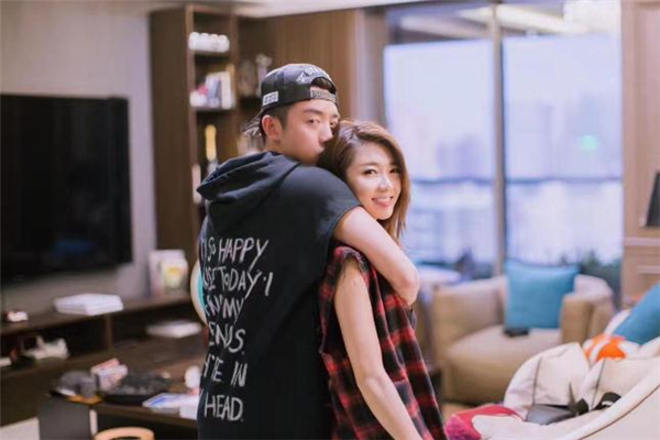 男生一定要有女朋友嗎 男生有女朋友會有什么改變 男生一定要有女朋友嗎 男生有女朋友會有什么改變