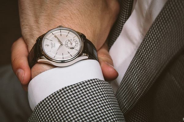 穿襯衫怎么戴手表好看 男人戴手表有什么講究 穿襯衫怎么戴手表好看 男人戴手表有什么講究
