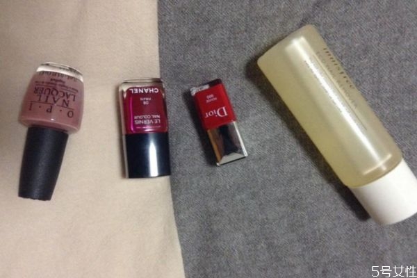 過期的指甲油可以嗎 過期的指甲油有什么危害呢 過期的指甲油可以嗎 過期的指甲油有什么危害呢