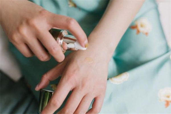 百雀羚小綠瓶多少錢 百雀羚小綠瓶成分 百雀羚小綠瓶多少錢 百雀羚小綠瓶成分