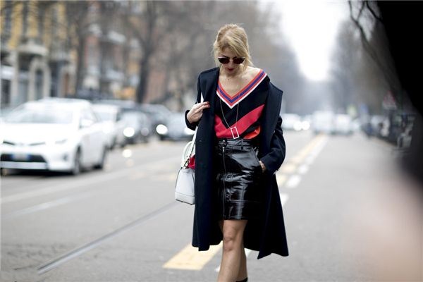 v領(lǐng)太低了怎么辦 v領(lǐng)適合什么人穿 v領(lǐng)太低了怎么辦 v領(lǐng)適合什么人穿