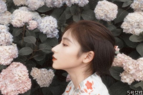 剛開始談戀愛聊什么 剛戀愛的情侶應(yīng)該干啥 剛開始談戀愛聊什么 剛戀愛的情侶應(yīng)該干啥