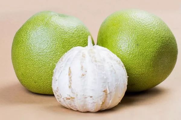 吃柚子對皮膚有好處嗎 能夠護膚的水果有哪些 吃柚子對皮膚有好處嗎 能夠護膚的水果有哪些