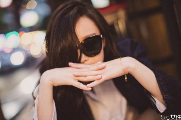 男票很黏你時(shí)是什么樣的體驗(yàn) 男朋友很黏你怎么辦 男票很黏你時(shí)是什么樣的體驗(yàn) 男朋友很黏你怎么辦