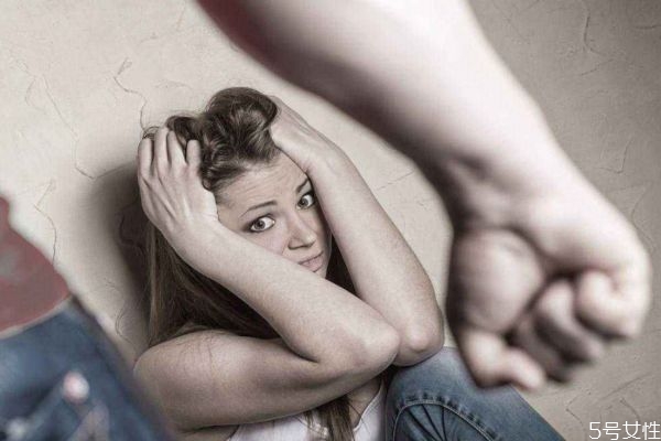 家暴究竟有多惡劣呢 家暴究竟應(yīng)不應(yīng)該被原諒呢 家暴究竟有多惡劣呢 家暴究竟應(yīng)不應(yīng)該被原諒呢