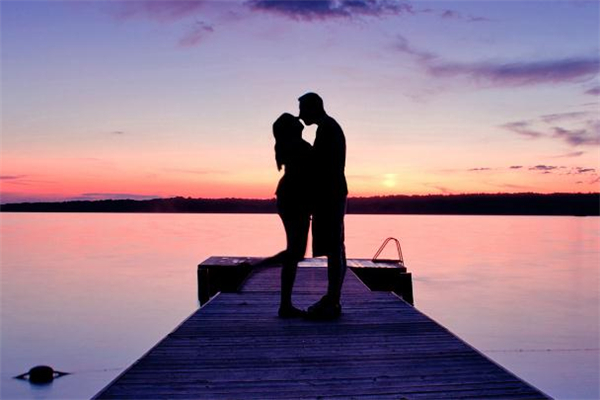 怎么和喜歡的人肢體接觸 怎么和女生進(jìn)行肢體接觸 怎么和喜歡的人肢體接觸 怎么和女生進(jìn)行肢體接觸