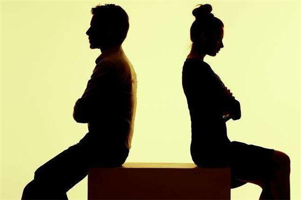 冷暴力和家暴哪個更可怕 冷暴力和家暴哪個危害更大 冷暴力和家暴哪個更可怕 冷暴力和家暴哪個危害更大