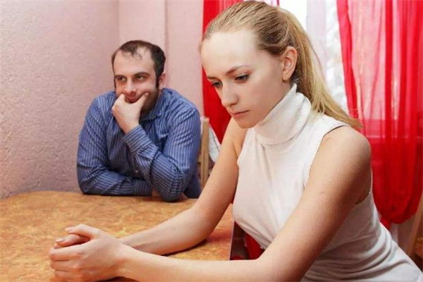 冷暴力和家暴哪個更可怕 冷暴力和家暴哪個危害更大 冷暴力和家暴哪個更可怕 冷暴力和家暴哪個危害更大