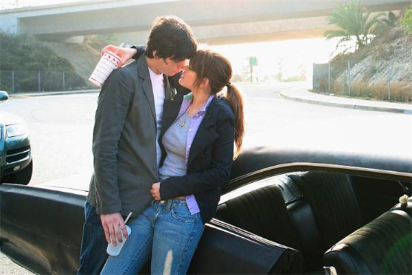 感情中懂和愛(ài)哪個(gè)更重要 愛(ài)你和懂你哪個(gè)更重要 感情中懂和愛(ài)哪個(gè)更重要 愛(ài)你和懂你哪個(gè)更重要