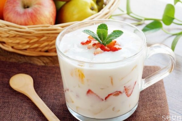 酸奶是怎么樣做的呢 酸奶的主要成分是什么呢 酸奶是怎么樣做的呢 酸奶的主要成分是什么呢