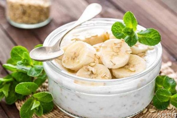 酸奶是怎么樣做的呢 酸奶的主要成分是什么呢 酸奶是怎么樣做的呢 酸奶的主要成分是什么呢