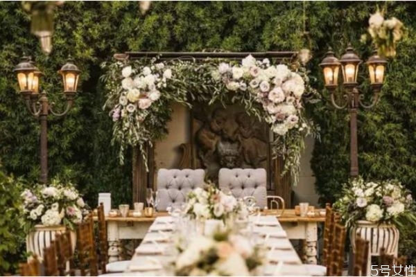 結(jié)婚辦酒席需要準(zhǔn)備什么 辦結(jié)婚酒席提前做哪些準(zhǔn)備 結(jié)婚辦酒席需要準(zhǔn)備什么 辦結(jié)婚酒席提前做哪些準(zhǔn)備