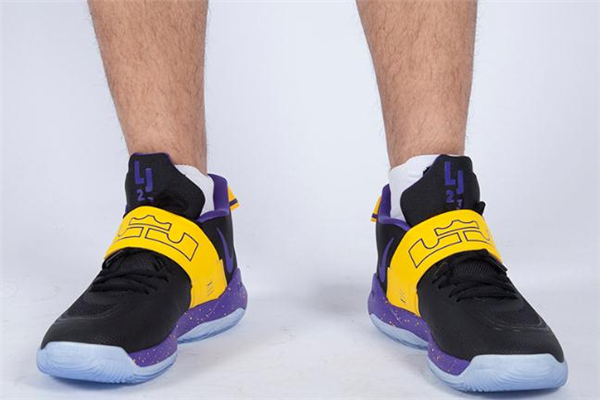 耐克詹姆斯使節(jié)12氣墊在哪 詹姆斯使節(jié)12耐磨嗎 耐克詹姆斯使節(jié)12氣墊在哪 詹姆斯使節(jié)12耐磨嗎