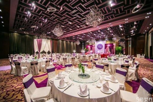 結(jié)婚辦酒席需要準(zhǔn)備什么 辦結(jié)婚酒席提前做哪些準(zhǔn)備 結(jié)婚辦酒席需要準(zhǔn)備什么 辦結(jié)婚酒席提前做哪些準(zhǔn)備