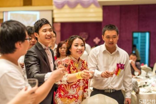 結(jié)婚辦酒席需要準(zhǔn)備什么 辦結(jié)婚酒席提前做哪些準(zhǔn)備 結(jié)婚辦酒席需要準(zhǔn)備什么 辦結(jié)婚酒席提前做哪些準(zhǔn)備