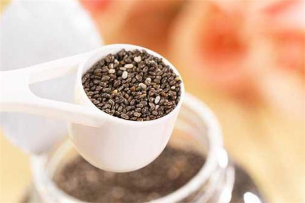 奇亞籽用熱水還是冷水泡 奇亞籽用多少度的水泡 奇亞籽用熱水還是冷水泡 奇亞籽用多少度的水泡