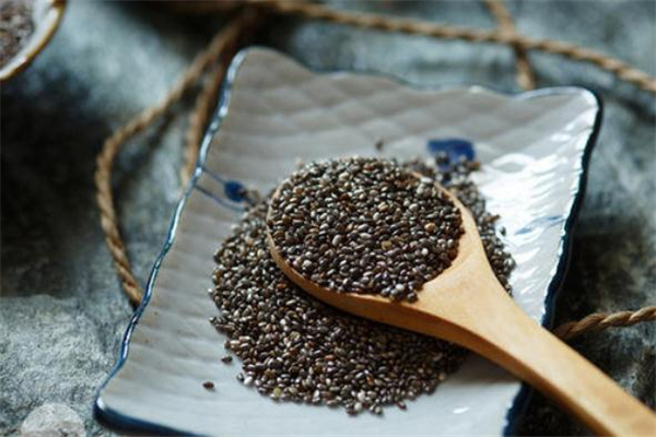 奇亞籽用熱水還是冷水泡 奇亞籽用多少度的水泡 奇亞籽用熱水還是冷水泡 奇亞籽用多少度的水泡