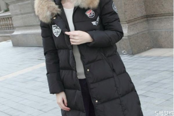 羽絨服和派克服哪個(gè)暖和 羽絨服和皮草哪個(gè)保暖