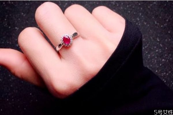 紅寶石有燒還是無燒好 紅寶石首飾保養(yǎng) 紅寶石有燒還是無燒好 紅寶石首飾保養(yǎng)