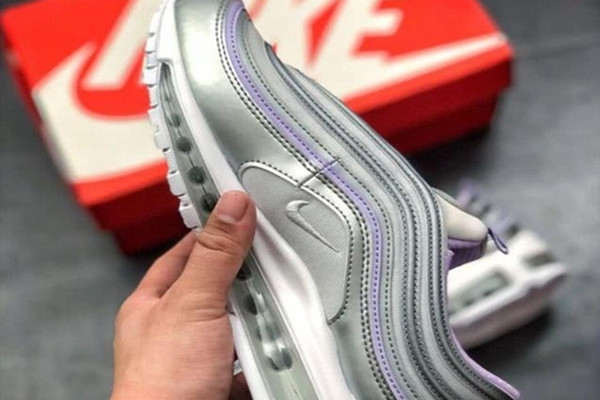 耐克AirMax97銀紫配色細(xì)節(jié)測評(píng) 個(gè)性又時(shí)尚的鞋子
