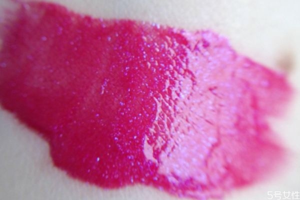 唇釉顏色太深怎么調(diào) 唇釉顏色太重怎么辦 唇釉顏色太深怎么調(diào) 唇釉顏色太重怎么辦