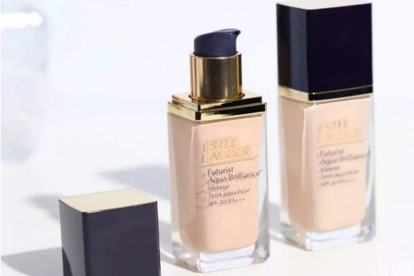 雅詩(shī)蘭黛沁水1w0很白嗎 雅詩(shī)蘭黛粉底液1c0和1w0哪個(gè)白 雅詩(shī)蘭黛沁水1w0很白嗎 雅詩(shī)蘭黛粉底液1c0和1w0哪個(gè)白