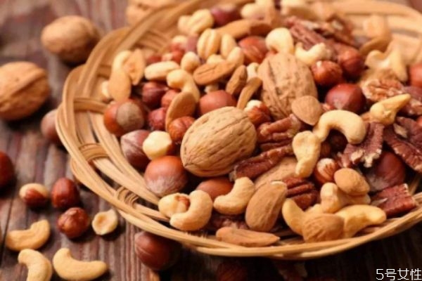 堅(jiān)果有哪些種類(lèi) 每天吃堅(jiān)果有什么好處呢