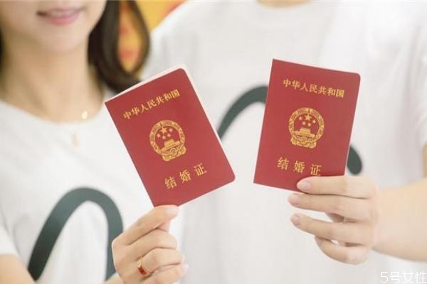 先結婚和先領證的區(qū)別 ?先領證后結婚的利弊