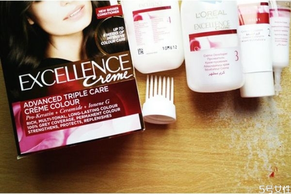 歐萊雅染發(fā)哪個顏色好看 使用歐萊雅染發(fā)劑的注意事項 歐萊雅染發(fā)哪個顏色好看 使用歐萊雅染發(fā)劑的注意事項