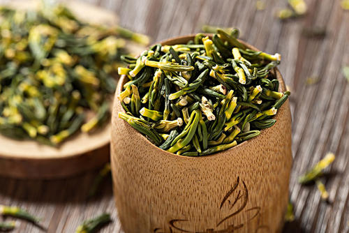 蓮子煮粥要去芯嗎 蓮子芯吃多了會怎樣 蓮子煮粥要去芯嗎 蓮子芯吃多了會怎樣