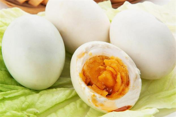 減肥期間可以吃咸鴨蛋嗎 咸鴨蛋吃了會(huì)胖嗎