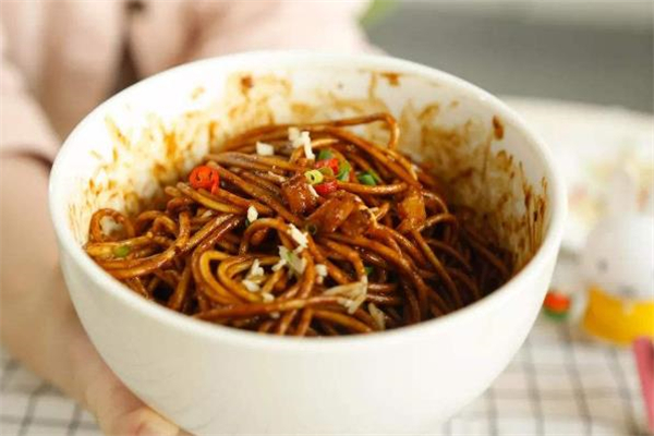 孕婦能吃熱干面嗎 熱干面和燃面哪個好吃 孕婦能吃熱干面嗎 熱干面和燃面哪個好吃