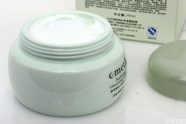 適合大學(xué)生的平價護(hù)膚品 學(xué)生護(hù)膚品十大排行榜