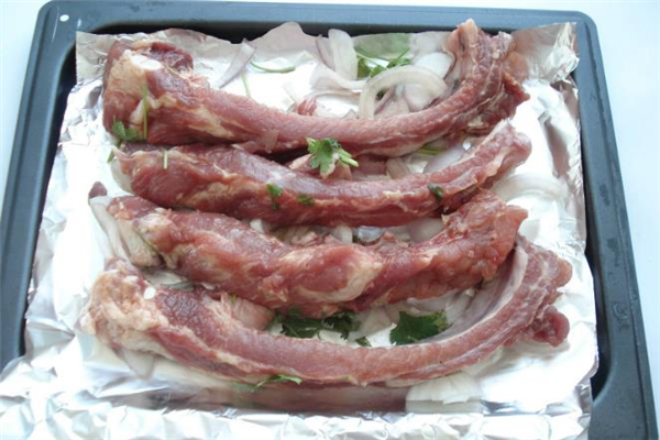 錫紙排骨的做法 錫紙排骨放烤箱要烤多久 錫紙排骨的做法 錫紙排骨放烤箱要烤多久