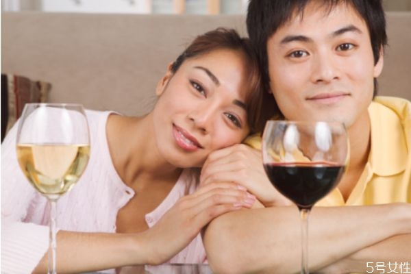 怎么能看出男人想不想復(fù)婚 男人不想復(fù)婚的表現(xiàn) 怎么能看出男人想不想復(fù)婚 男人不想復(fù)婚的表現(xiàn)