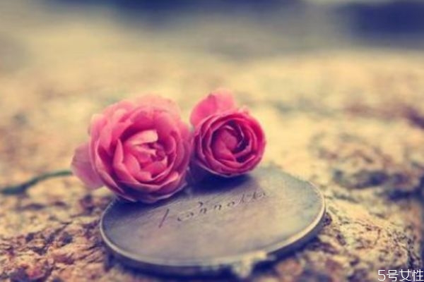 抓不住的沙為何不放手 學(xué)會(huì)放下 抓不住的沙為何不放手 學(xué)會(huì)放下