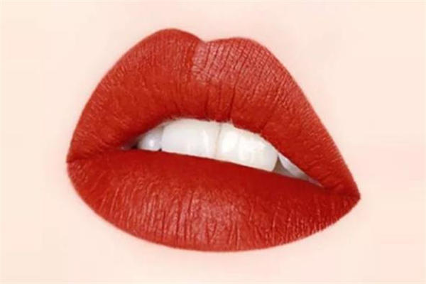 美寶蓮接吻棒試色 美寶蓮接吻棒哪個顏色好看