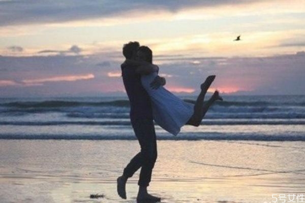 男人怎么做讓女人更愛你 想讓女人愛你要懂得這些方法 男人怎么做讓女人更愛你 想讓女人愛你要懂得這些方法