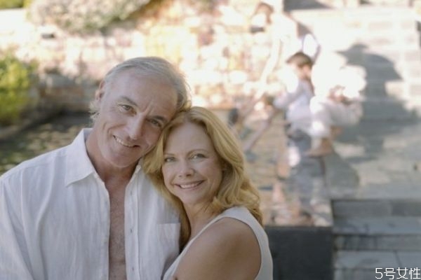 什么女人最吸引男人 如何吸引老公的注意 什么女人最吸引男人 如何吸引老公的注意