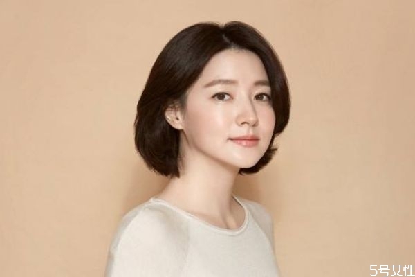 臉上長痘痘可以化妝嗎 經(jīng)?；瘖y長痘痘怎么辦