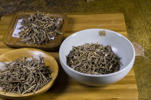 麻黃有什么功效 麻黃素和麻黃堿有什么區(qū)別呢 麻黃有什么功效 麻黃素和麻黃堿有什么區(qū)別呢