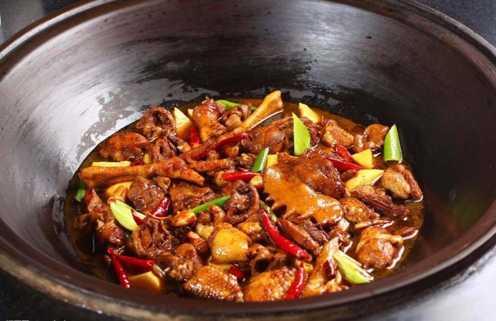 鐵鍋第一次用怎么清洗呢 鐵鍋生鐵好還是熟鐵好 鐵鍋第一次用怎么清洗呢 鐵鍋生鐵好還是熟鐵好