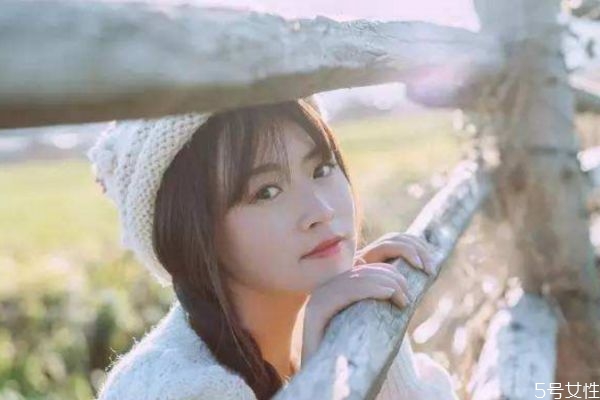 男生在敷衍你的表現(xiàn) 如何分辨男生是否在敷衍你 男生在敷衍你的表現(xiàn) 如何分辨男生是否在敷衍你