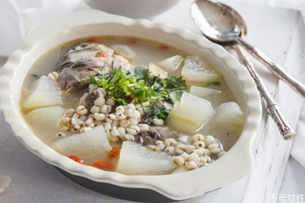 鯽魚湯怎么做好吃 鯽魚湯的簡(jiǎn)單做法