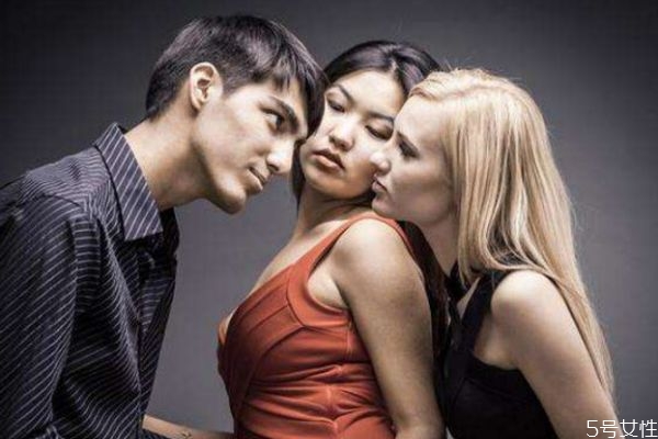 戀愛(ài)中花心男生的表現(xiàn) 戀愛(ài)中怎么分辨男生是不是花心 戀愛(ài)中花心男生的表現(xiàn) 戀愛(ài)中怎么分辨男生是不是花心