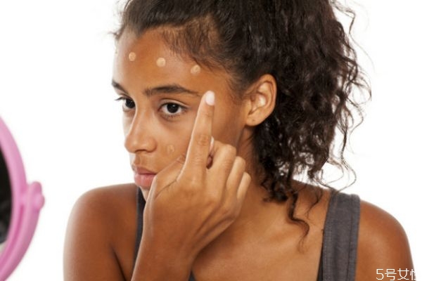 黑皮該如何挑選粉底液 黑皮適合什么粉底液 黑皮該如何挑選粉底液 黑皮適合什么粉底液