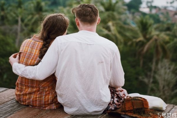 和男朋友聊天沒(méi)話題怎么辦 和男朋友聊天話題大全 和男朋友聊天沒(méi)話題怎么辦 和男朋友聊天話題大全